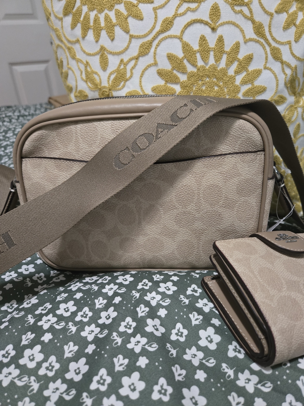 Coach Tan Signature Crossbody Bag with Matching Wallet - Picture 5 of 9